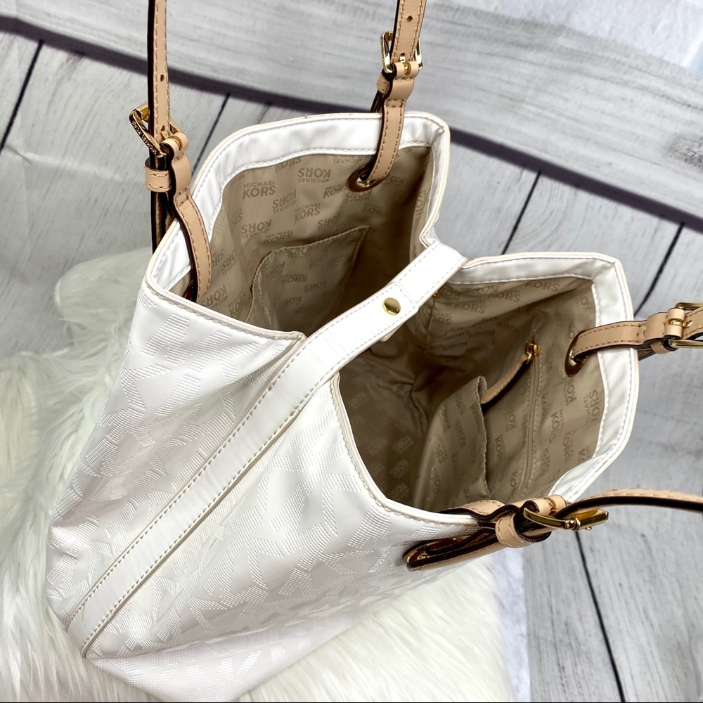 M I C H A E L K O R S : Signature Patent White Bag - Picture 7 of 7